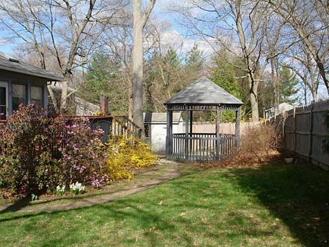 74 Sturbridge Dr, Warwick, RI 02886 photo 4