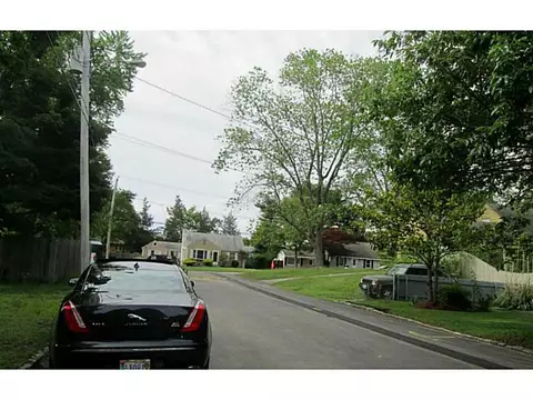 30 Bangor St, Warwick, RI 02886 photo 4