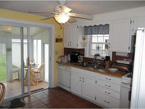 70 Macarthur Dr, Warwick, RI 02889 photo 6