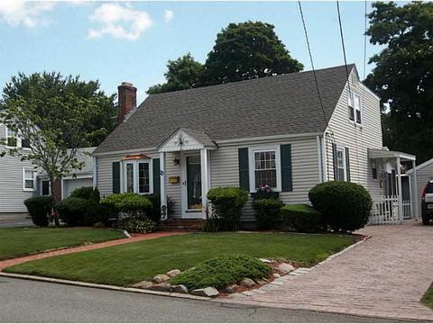 70 Macarthur Dr, Warwick, RI 02889 photo 1