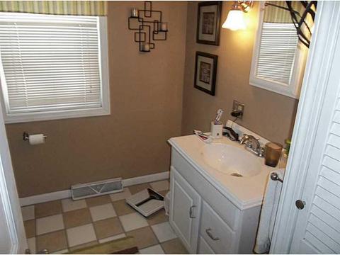 70 Macarthur Dr, Warwick, RI 02889 photo 14