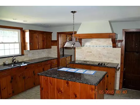 276 Providence St, Woonsocket, RI 02895 photo 8