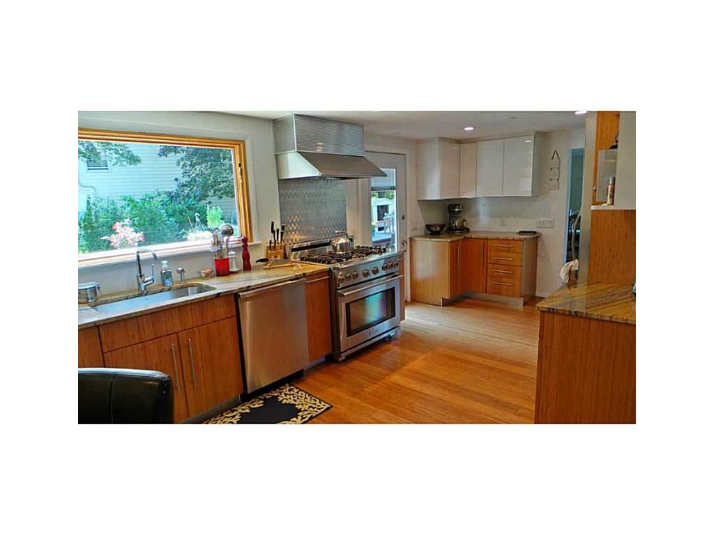 4 Baron Ct, Warwick, RI 02888 photo 6