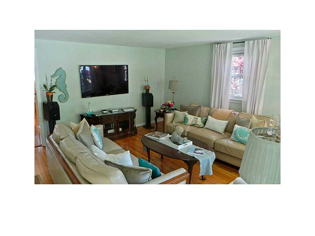 4 Baron Ct, Warwick, RI 02888 photo 2
