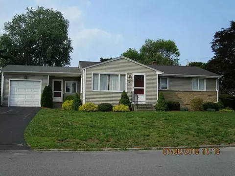 147 Vineyard Rd, Warwick, RI 02889 photo 1