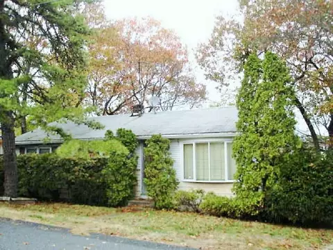 15 Elberta St, Warwick, RI 02889 photo 1