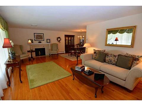 415 Red Chimney Dr, Warwick, RI 02886 photo 4