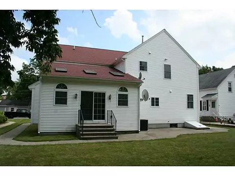 355 Orchard St, Woonsocket, RI 02895 photo 4