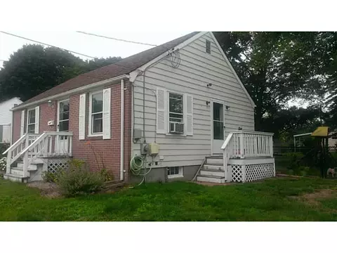 33 Greenpost Lane Ln, Warwick, RI 02889 photo 2