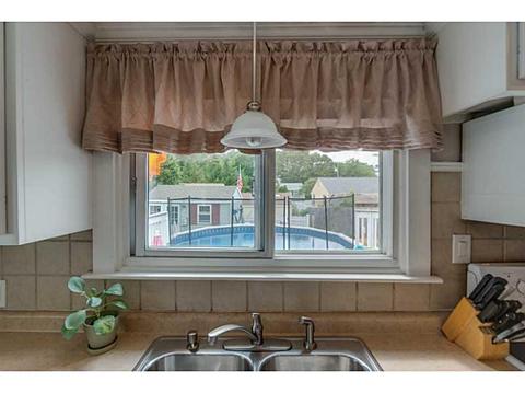 76 Dawn Blvd, Woonsocket, RI 02895 photo 6