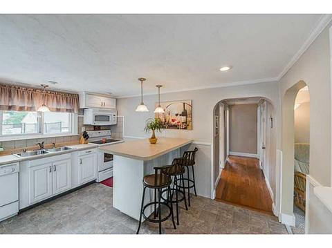 76 Dawn Blvd, Woonsocket, RI 02895 photo 4