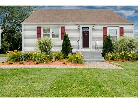 76 Dawn Blvd, Woonsocket, RI 02895 photo 1