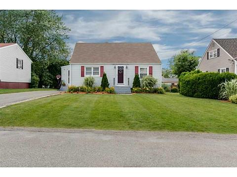 76 Dawn Blvd, Woonsocket, RI 02895 photo 2