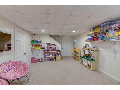 76 Dawn Blvd, Woonsocket, RI 02895 photo 17