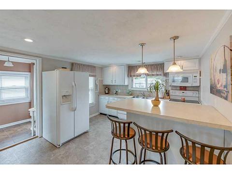 76 Dawn Blvd, Woonsocket, RI 02895 photo 3