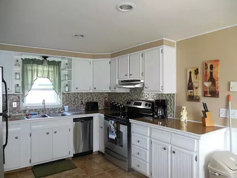 48 Clark St, Westerly, RI 02891 photo 4