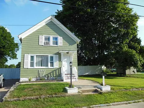 48 Clark St, Westerly, RI 02891 photo 1