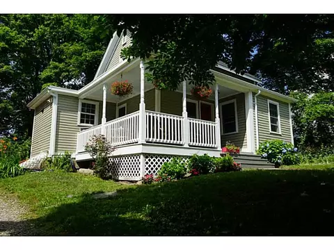 40 Cross St, Westerly, RI 02891 photo 2