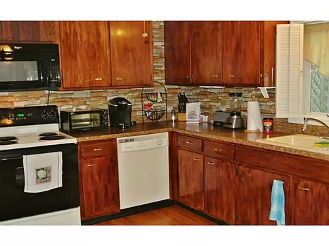 38 Warren Ave, Woonsocket, RI 02895 photo 9