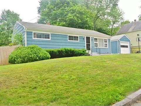 38 Warren Ave, Woonsocket, RI 02895 photo 2