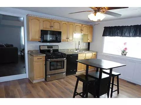 110 Oak St, Woonsocket, RI 02895 photo 3