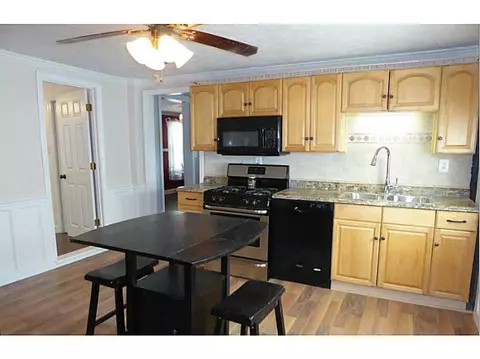 110 Oak St, Woonsocket, RI 02895 photo 6