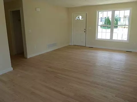 37 Fieldside Dr, Woonsocket, RI 02895 photo 3