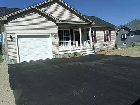 37 Fieldside Dr, Woonsocket, RI 02895 photo 2