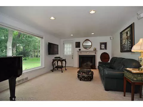 2 Brier Ct, Warwick, RI 02886 photo 2