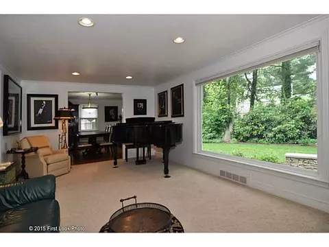 2 Brier Ct, Warwick, RI 02886 photo 3