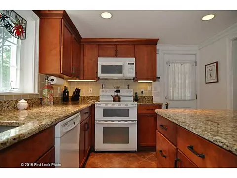 2 Brier Ct, Warwick, RI 02886 photo 11