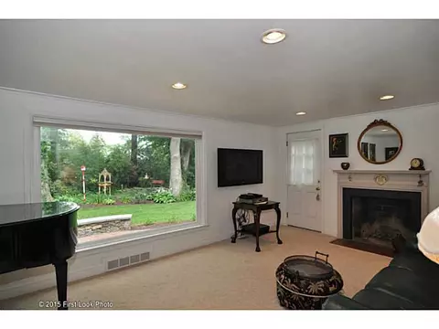 2 Brier Ct, Warwick, RI 02886 photo 4