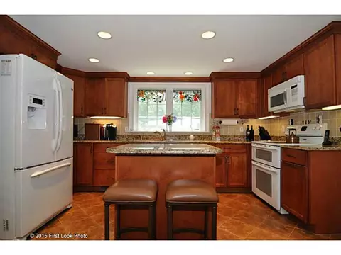 2 Brier Ct, Warwick, RI 02886 photo 10