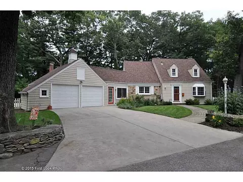 2 Brier Ct, Warwick, RI 02886 photo 1