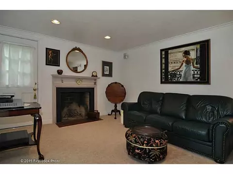 2 Brier Ct, Warwick, RI 02886 photo 5