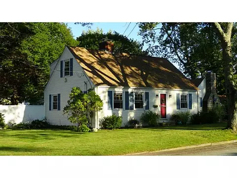 54 Trinity St, Warwick, RI 02886 photo 3