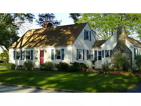 54 Trinity St, Warwick, RI 02886 photo 1