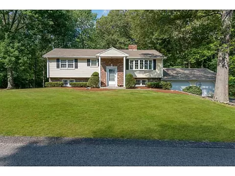 4 Westgate Rd, Cumberland, RI 02864 photo 1