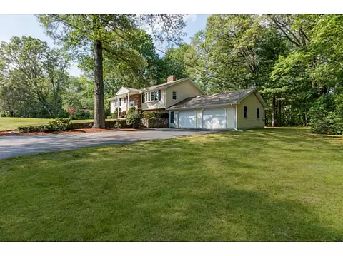 4 Westgate Rd, Cumberland, RI 02864 photo 3