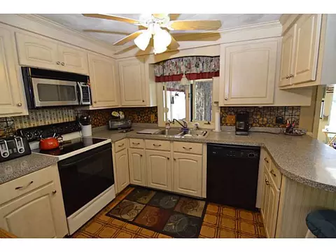 926 Buttonwoods Ave, Warwick, RI 02886 photo 6