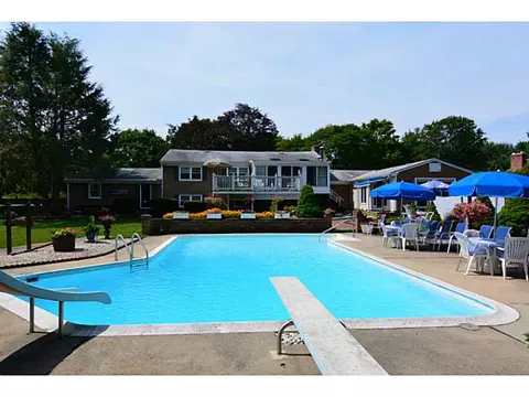 926 Buttonwoods Ave, Warwick, RI 02886 photo 3