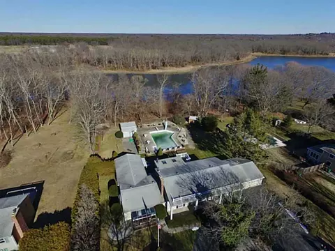 926 Buttonwoods Ave, Warwick, RI 02886 photo 1