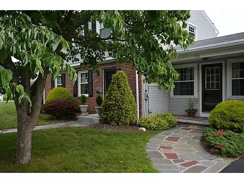 124 Merry Mount Dr, Warwick, RI 02888 photo 1