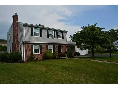 124 Merry Mount Dr, Warwick, RI 02888 photo 2