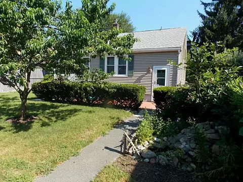 34 Central Ave, Warren, RI 02885 photo 2