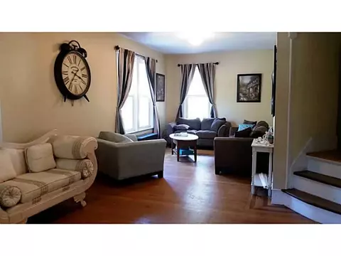 30 Maple St, Woonsocket, RI 02895 photo 3