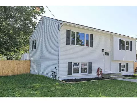 15 Rand St, Warwick, RI 02889 photo 3