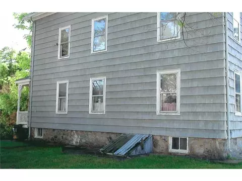 173 Coe St, Woonsocket, RI 02895 photo 2