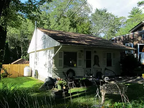 5 Spring Pl, Glocester, RI 02814 photo 3
