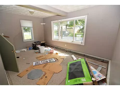 11 Stoddard Pl, Warwick, RI 02888 photo 3